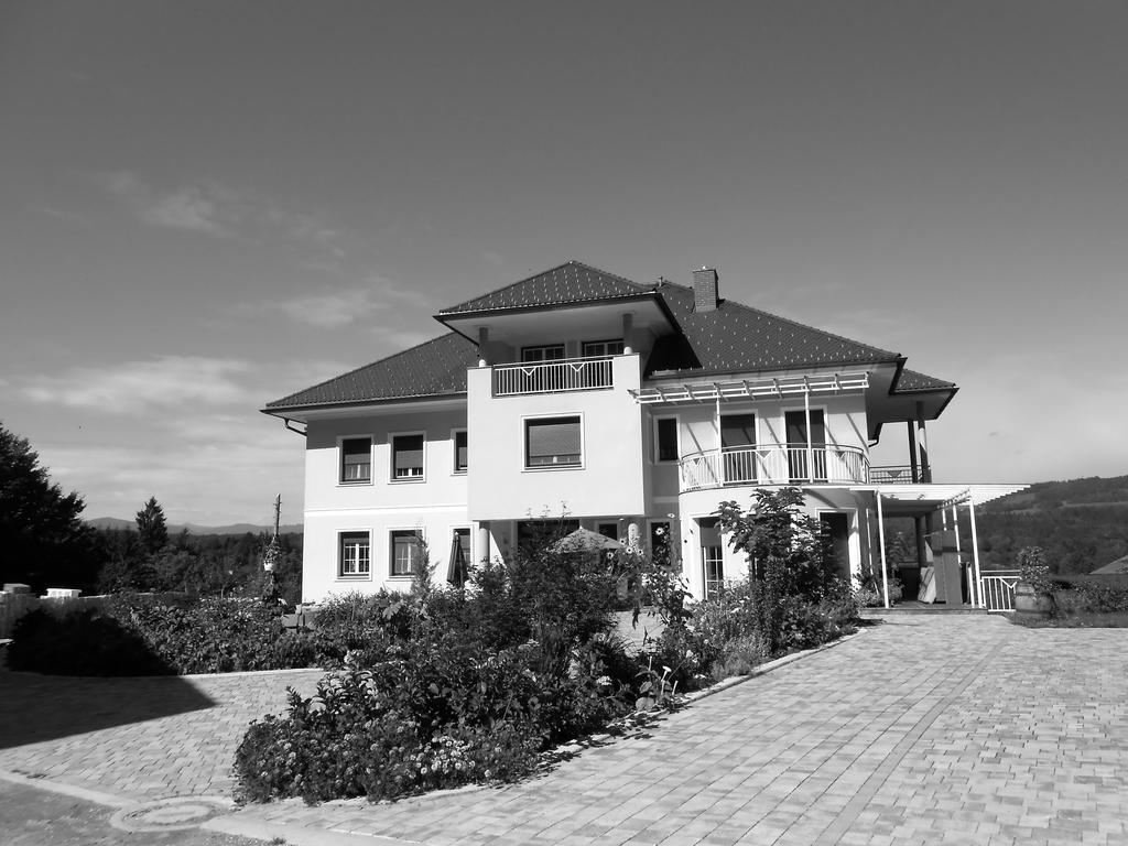 Ferienwohnung Am Bauernhof Strassonig Vulgo Hornis Moosburg Exteriör bild