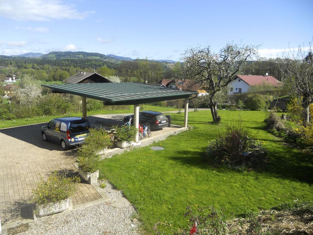 Ferienwohnung Am Bauernhof Strassonig Vulgo Hornis Moosburg Exteriör bild